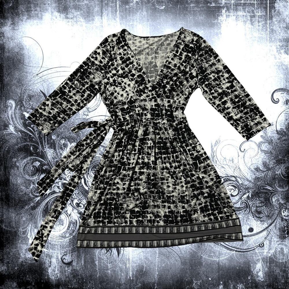 black and white abstract print deep V-neckline snatched tie string dress
